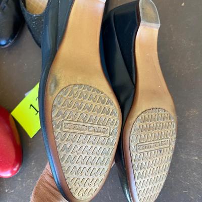 Lot of 4 pairs of shoes.