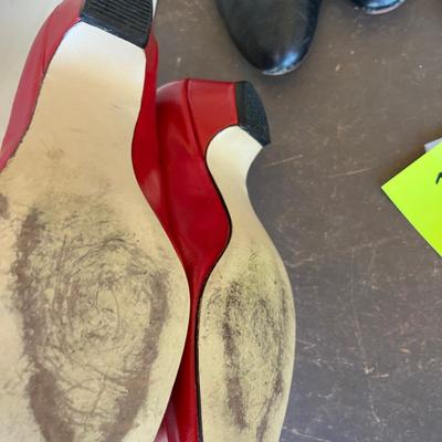 Lot of 4 pairs of shoes.
