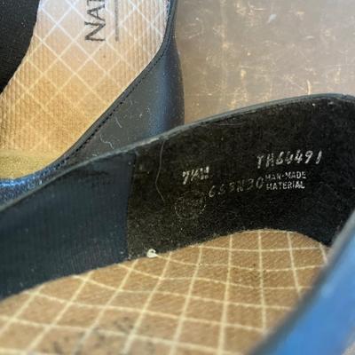 Lot of 4 pairs of shoes.