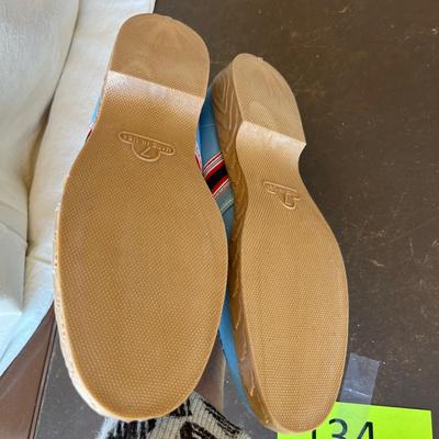 Sneaker type shoes