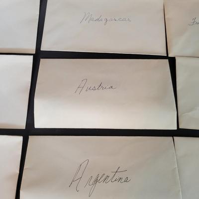 Circulated and Uncirulated Stamps of the World (SR-DW)