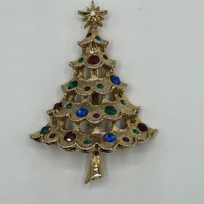 Vintage Gold Tone Jeweled Rhinestone Christmas Holiday Tree Pin Brooch