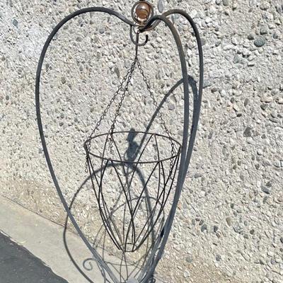 Wrought Iron Heart Shaped Hanging Basket Plant Stand Garden Yard Patio Art