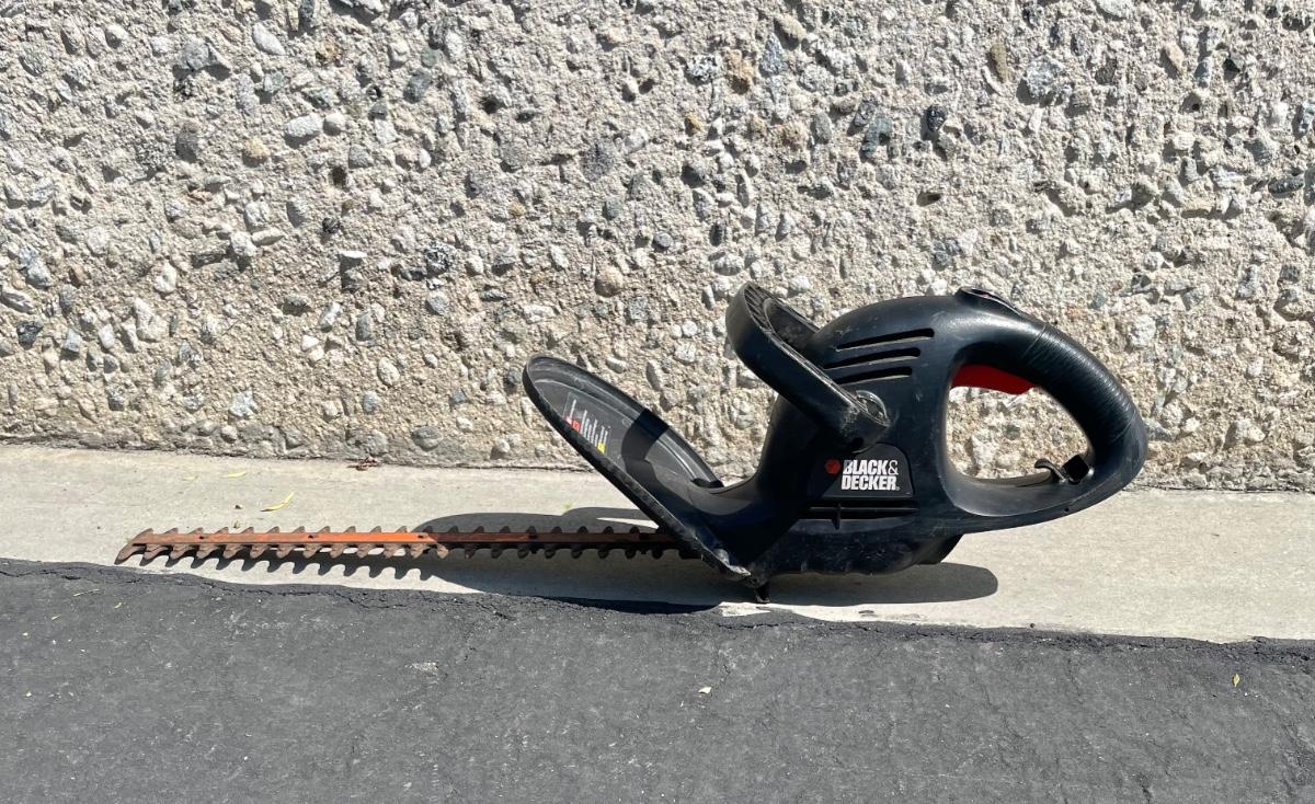 Black and Decker 17” Hedge Trimmer with Extension Cord
