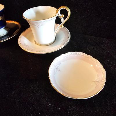 Kaiser W. Germany Demi-Tasse Cups & Saucers (DR-JS)