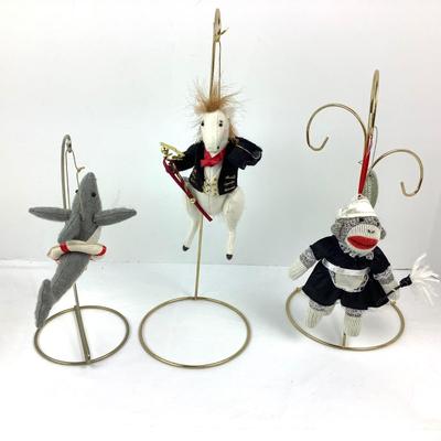 198 Heart Felts & Midwest CBK Ornaments Ringmaster Monkey