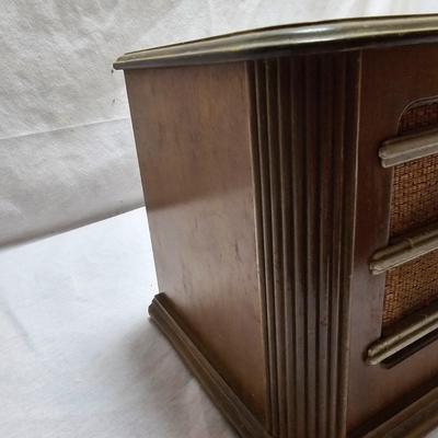 Vintage Sears Silvertone Radio (BO-JS)