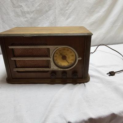 Vintage Sears Silvertone Radio (BO-JS)