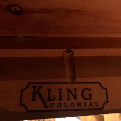 Round Wood Kling Colonial Table With 2 leaves