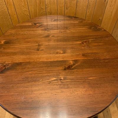 Round Wood Kling Colonial Table With 2 leaves