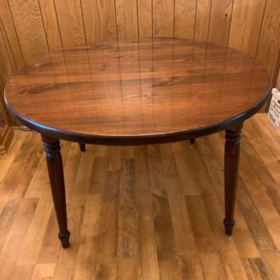 Round Wood Kling Colonial Table With 2 leaves