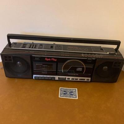 Realistic CD-3300 Stereo with Cassette and CD player