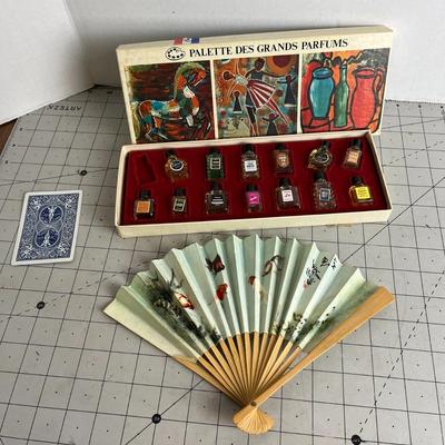 Palette Des Grands Parfums - Mini Perfume Collection and Asian Fan