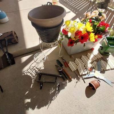 PLANTING POTS HAND FERTILIZER- FAUX FLOWERS