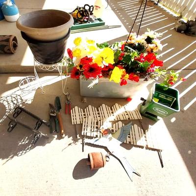 PLANTING POTS HAND FERTILIZER- FAUX FLOWERS