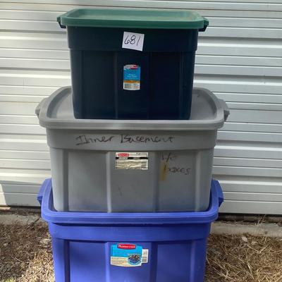 3 Rubbermaid Totes