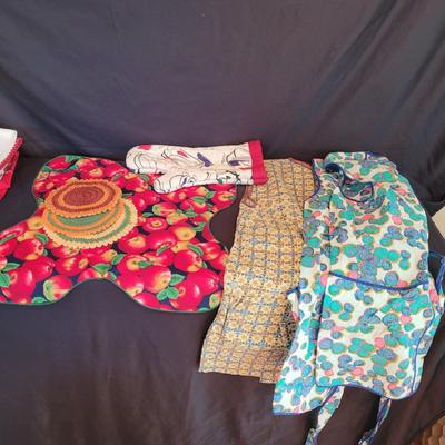 Pampered Chef Stoneware Baking Dish and More (SR-CE)