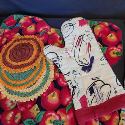 Pampered Chef Stoneware Baking Dish and More (SR-CE)