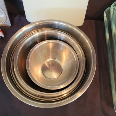 Pampered Chef Cookie Press, Pyrex Baking Dishes, Mixing Bowls, & More (SR-CE)