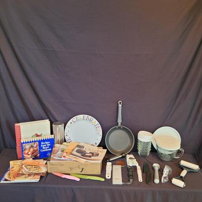 Pampered Chef Cookie Press, Pyrex Baking Dishes, Mixing Bowls, & More (SR-CE)