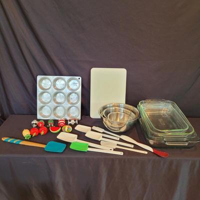 Pampered Chef Cookie Press, Pyrex Baking Dishes, Mixing Bowls, & More (SR-CE)