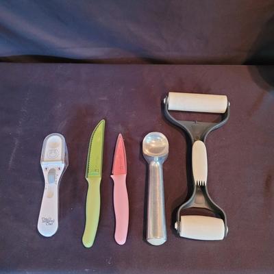 Pampered Chef Cookie Press, Pyrex Baking Dishes, Mixing Bowls, & More (SR-CE)