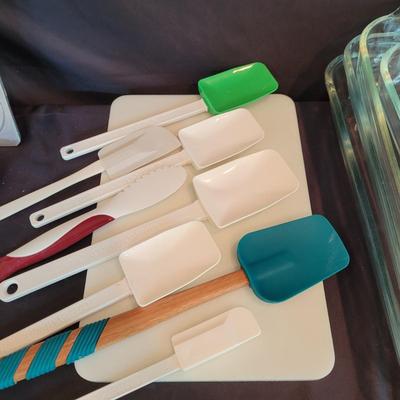 Pampered Chef Cookie Press, Pyrex Baking Dishes, Mixing Bowls, & More (SR-CE)