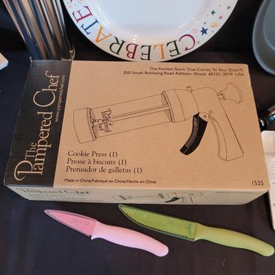 Pampered Chef Cookie Press, Pyrex Baking Dishes, Mixing Bowls, & More (SR-CE)