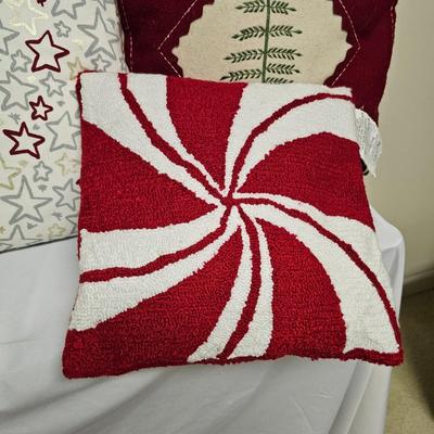 Christmas Pillows by Pottery Barn & More (US-JS)