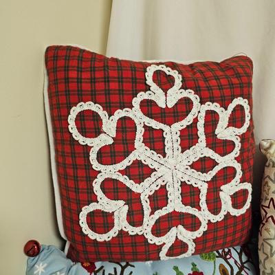 Christmas Pillows by Pottery Barn & More (US-JS)