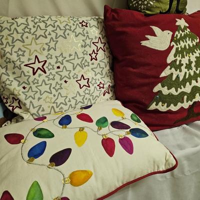 Christmas Pillows by Pottery Barn & More (US-JS)
