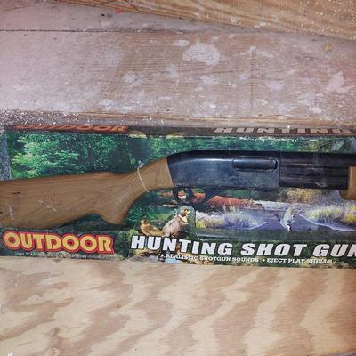 Toy hunting shotgun unopened