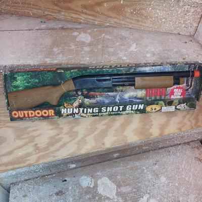 Toy hunting shotgun unopened