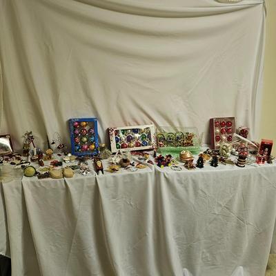 Assorted Christmas Ornaments  (US-JS)