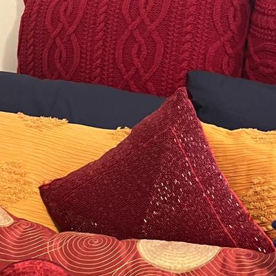 THRESHOLD ~ Queen Gold Comforter Set