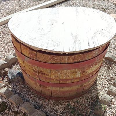 WOODEN BARREL PLANTER WITH HOMEMADE LID