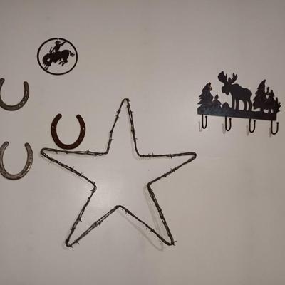 METAL WALL ART AND BARBED WIRE STAR