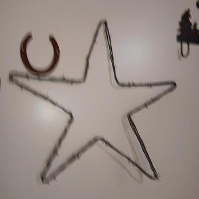 METAL WALL ART AND BARBED WIRE STAR