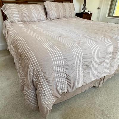 BEDSURE ~ Eight (8) Piece ~ King Size Comforter Stripes Seersucker Bedding Set