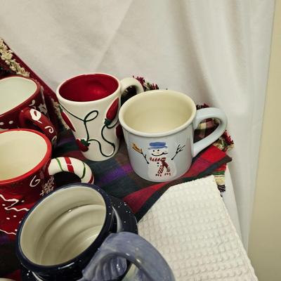 Christmas Linens,  Serving Dishes,  Cups  & More.  (US-JS)