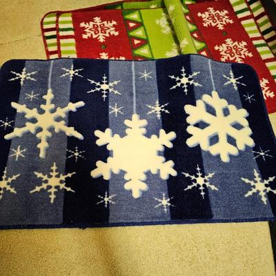 Christmas Linens,  Serving Dishes,  Cups  & More.  (US-JS)