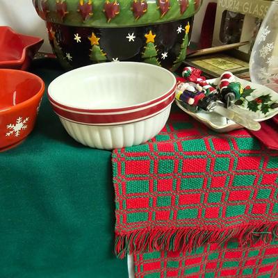 Christmas Linens,  Serving Dishes,  Cups  & More.  (US-JS)