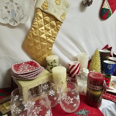 Christmas Linens,  Serving Dishes,  Cups  & More.  (US-JS)
