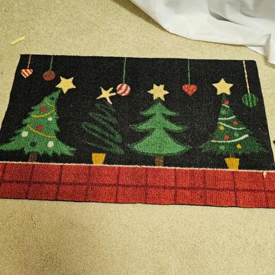 Christmas Linens,  Serving Dishes,  Cups  & More.  (US-JS)