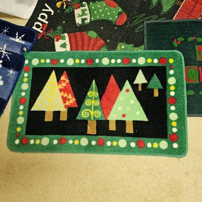 Christmas Linens,  Serving Dishes,  Cups  & More.  (US-JS)