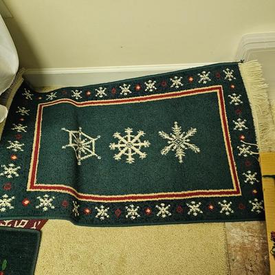 Christmas Linens,  Serving Dishes,  Cups  & More.  (US-JS)