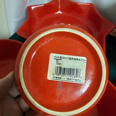 Christmas Linens,  Serving Dishes,  Cups  & More.  (US-JS)