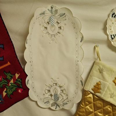 Christmas Linens,  Serving Dishes,  Cups  & More.  (US-JS)