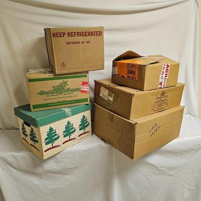 Christmas Linens,  Serving Dishes,  Cups  & More.  (US-JS)