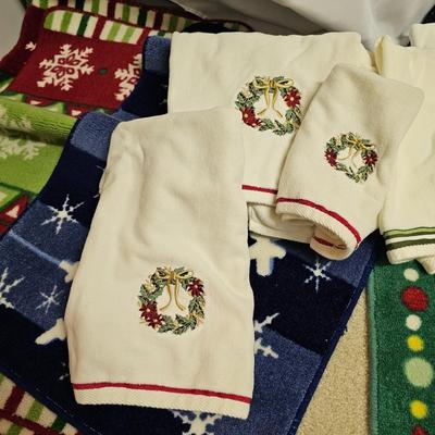 Christmas Linens,  Serving Dishes,  Cups  & More.  (US-JS)
